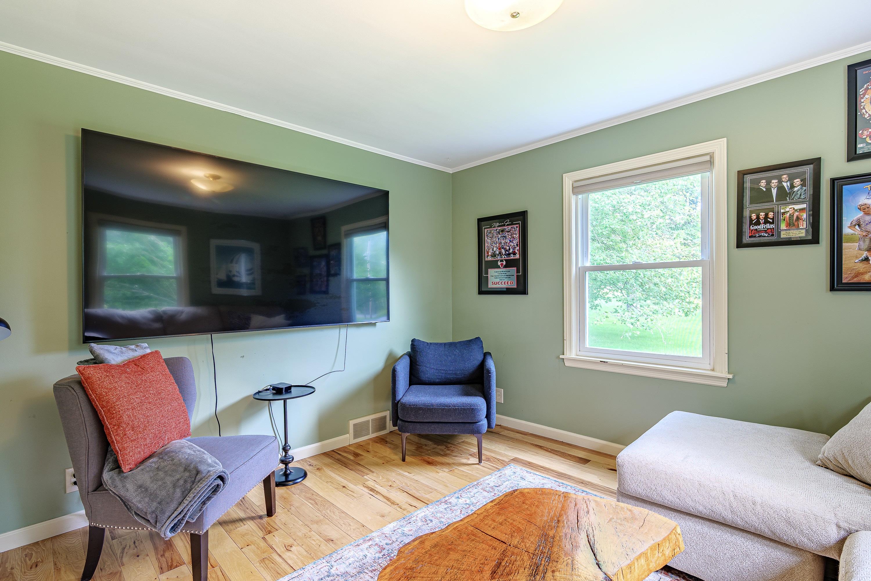 Additional residence and barn photograph 14