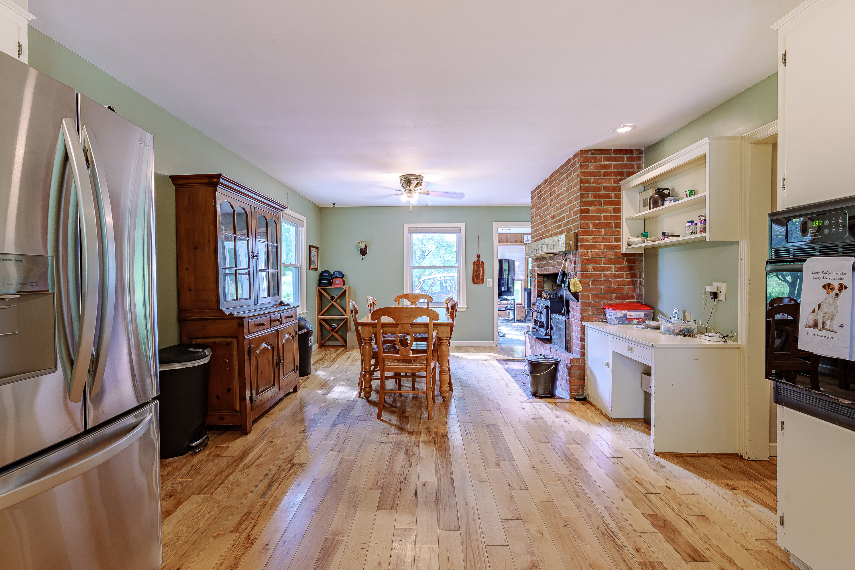 Additional residence and barn photograph 17