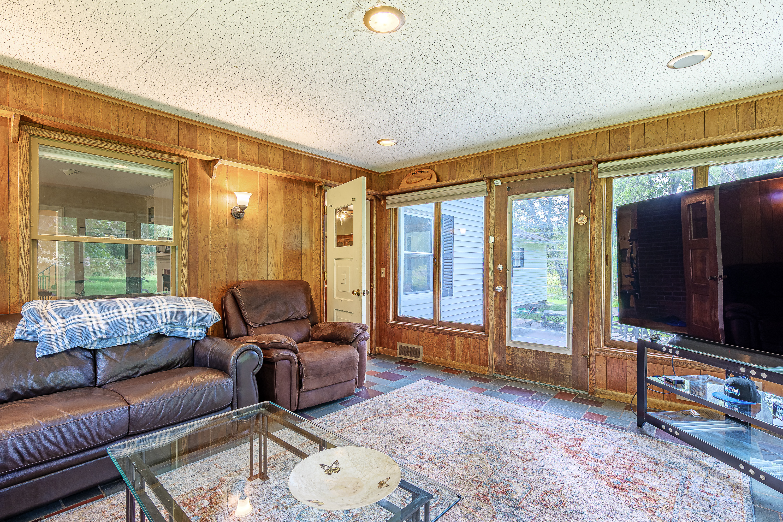 Additional residence and barn photograph 25