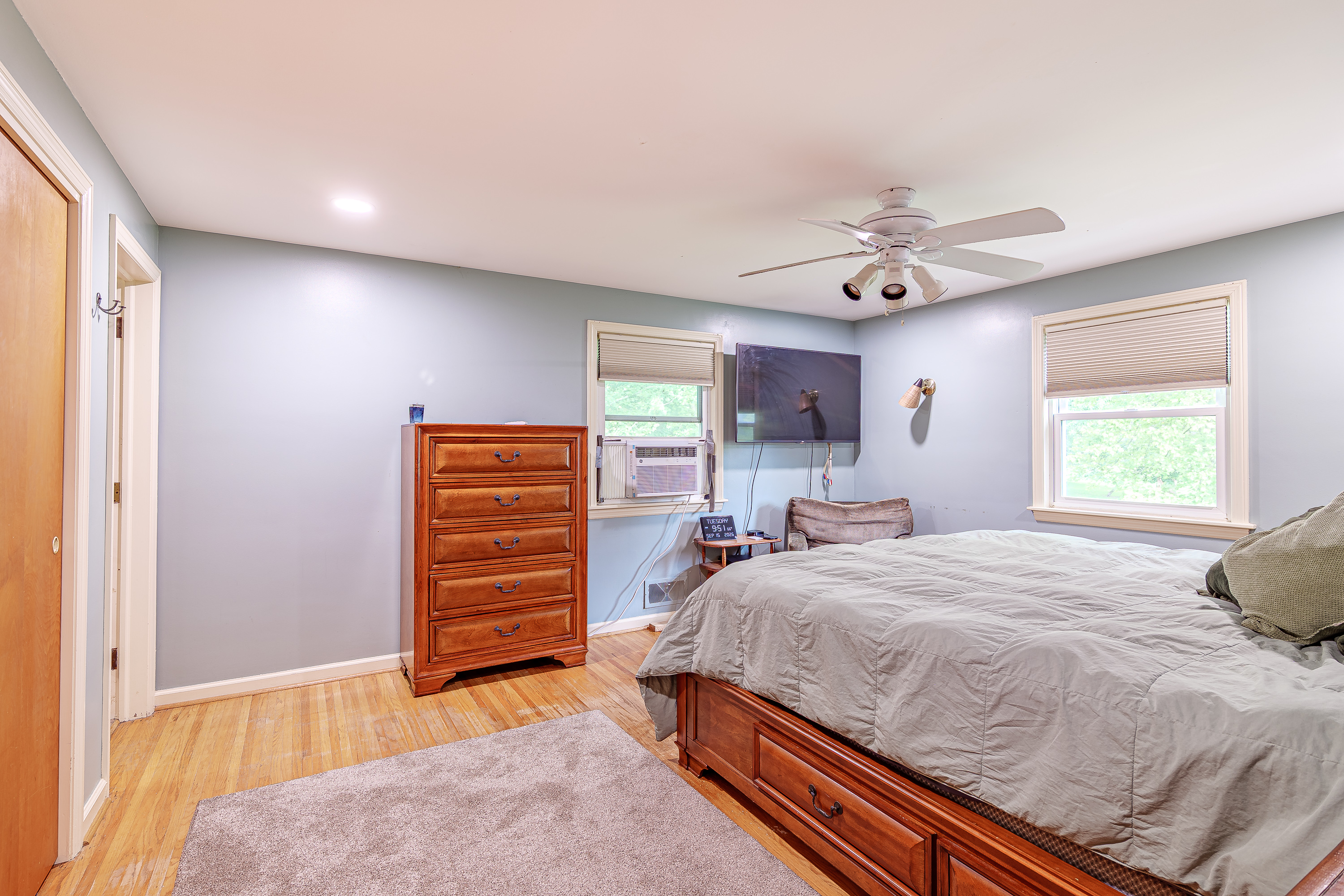 Additional residence and barn photograph 29