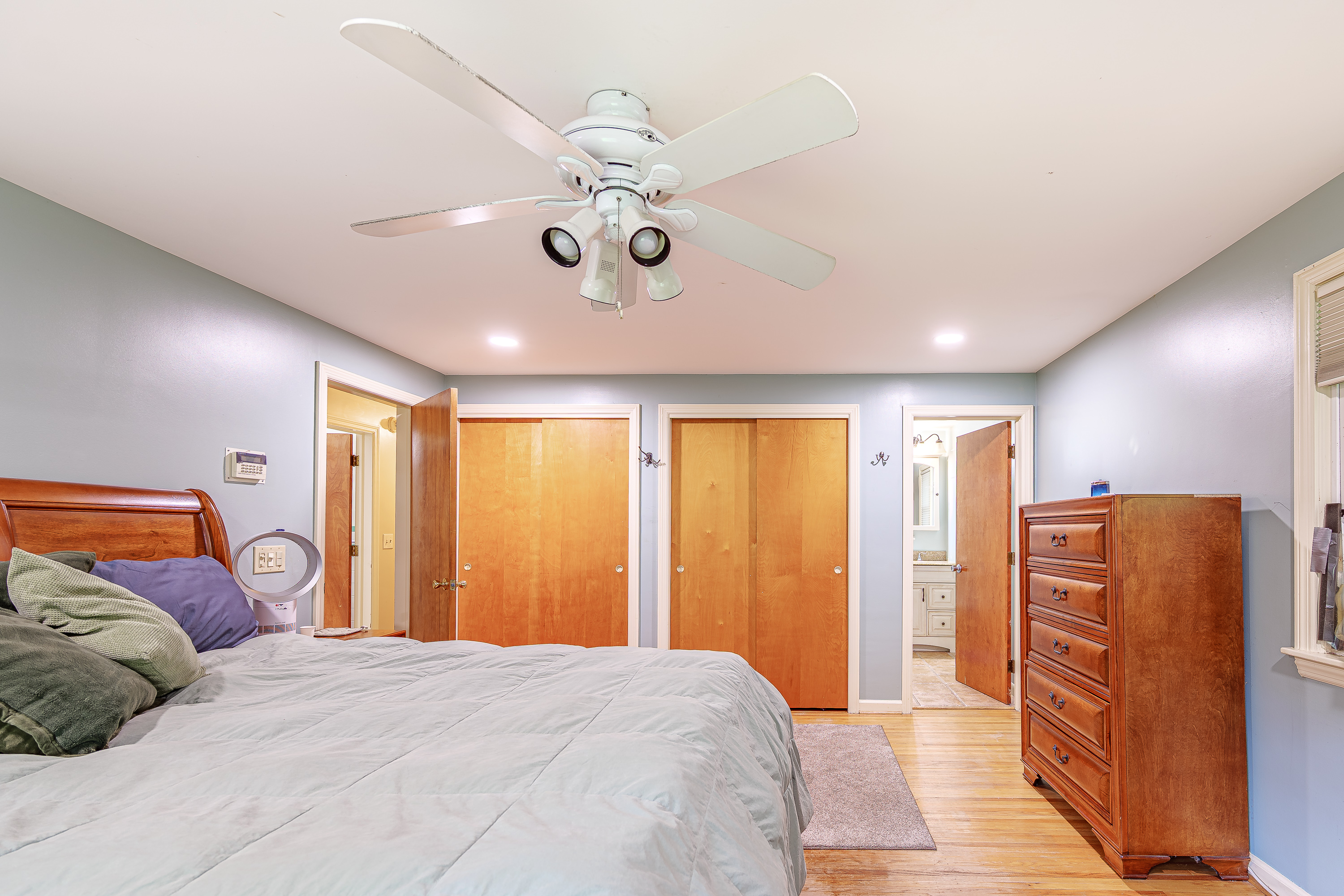 Additional residence and barn photograph 31