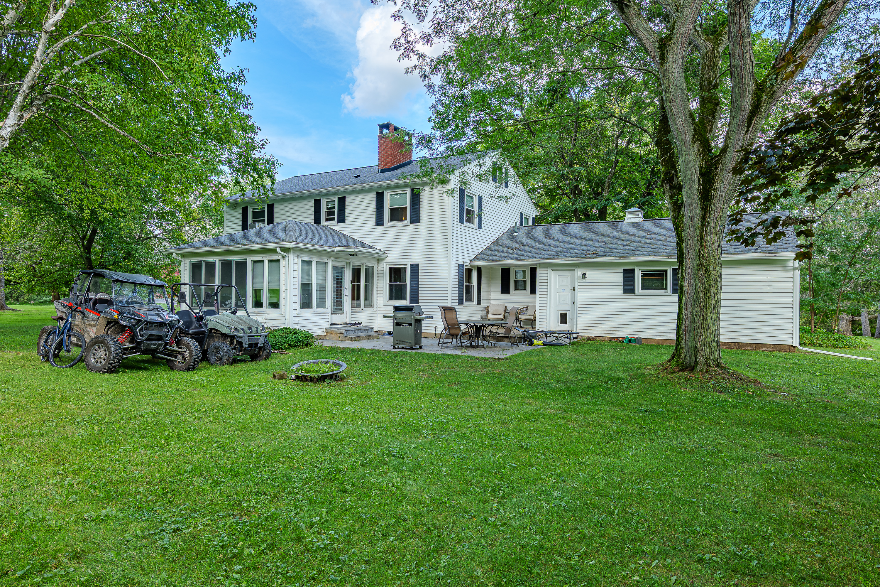 Additional residence and barn photograph 49