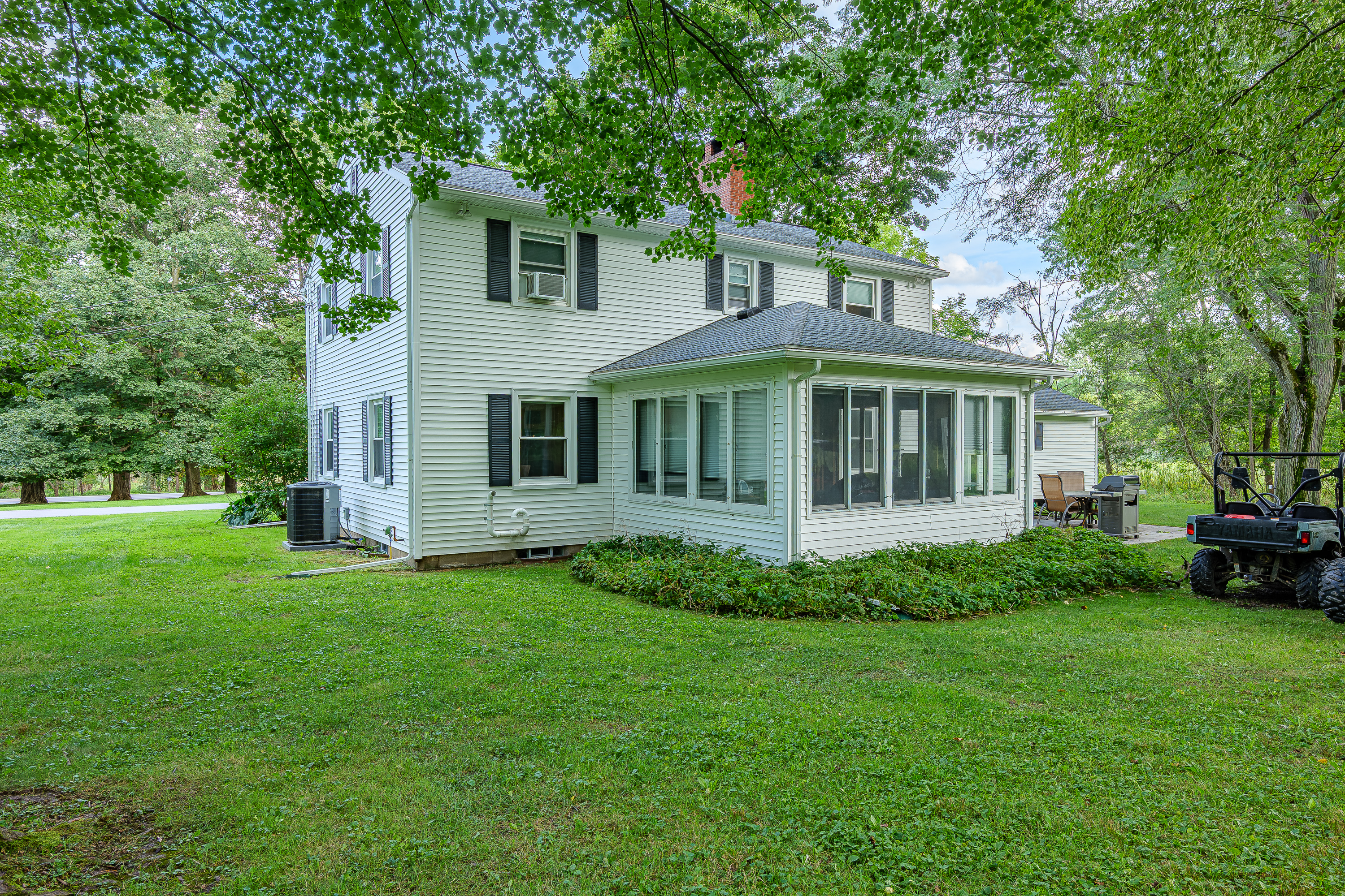 Additional residence and barn photograph 52